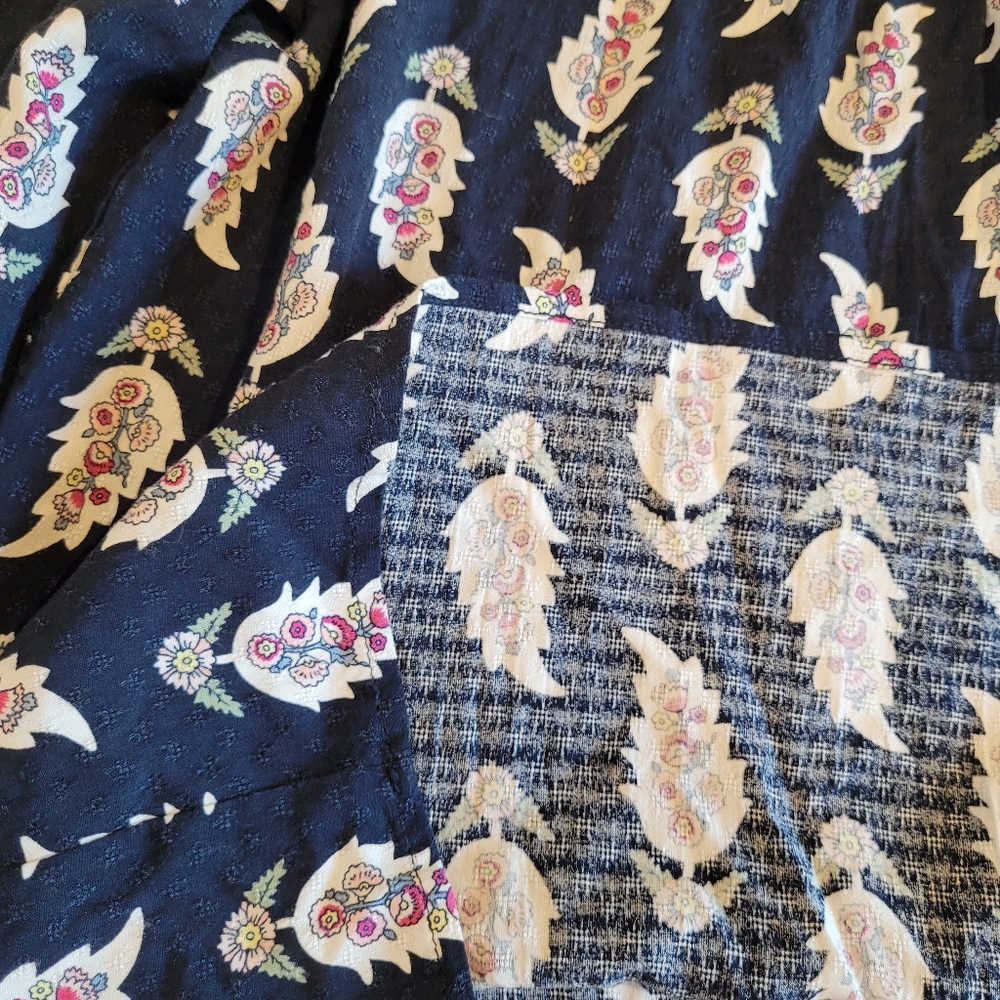 Loft size Large long sleeve navy blue pink paisley flower ladies blouse. - Picture 13 of 14